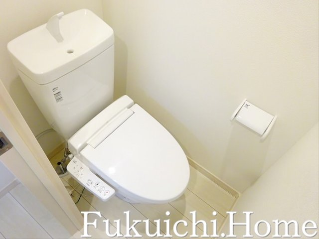 京王線 笹塚駅 徒歩8分 3階建 築11年のトイレ写真