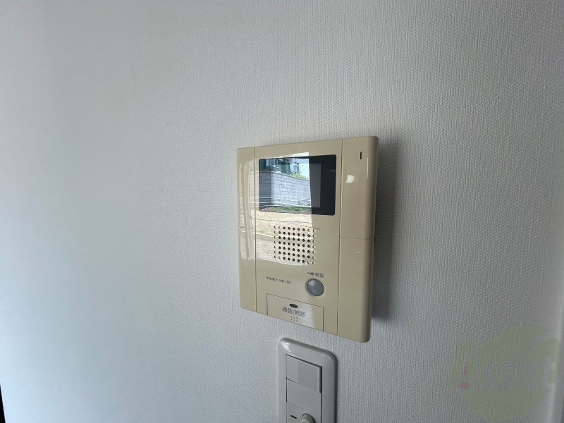 セキュリティ　ＴＶモニター付インターホンです。来客者の顔が見えるので安心！