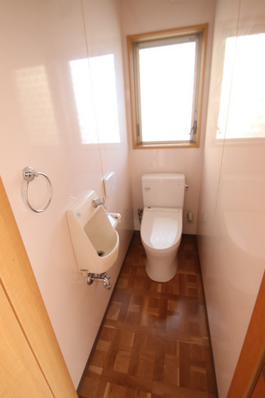 北長瀬貸家のトイレ写真