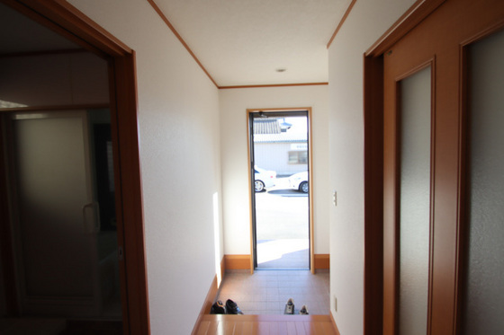 北長瀬貸家の玄関写真