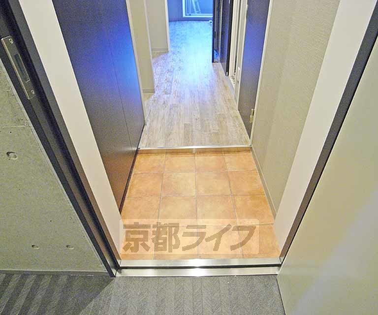 その他部屋・スペース　玄関から見た廊下です。