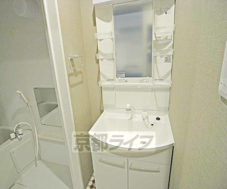 洗面設備　独立洗面台です。
