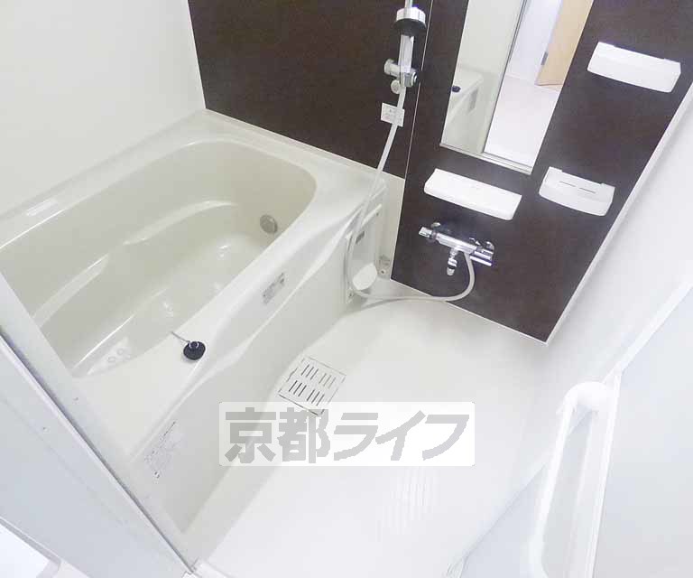 バス・シャワールーム　広々としたお風呂です。