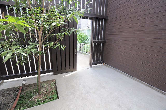 玄関　※別部屋参考画像です