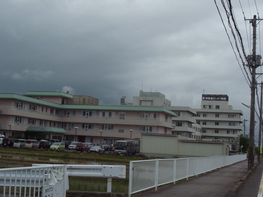 病院　健進会新津医療センター病院（病院）まで916m