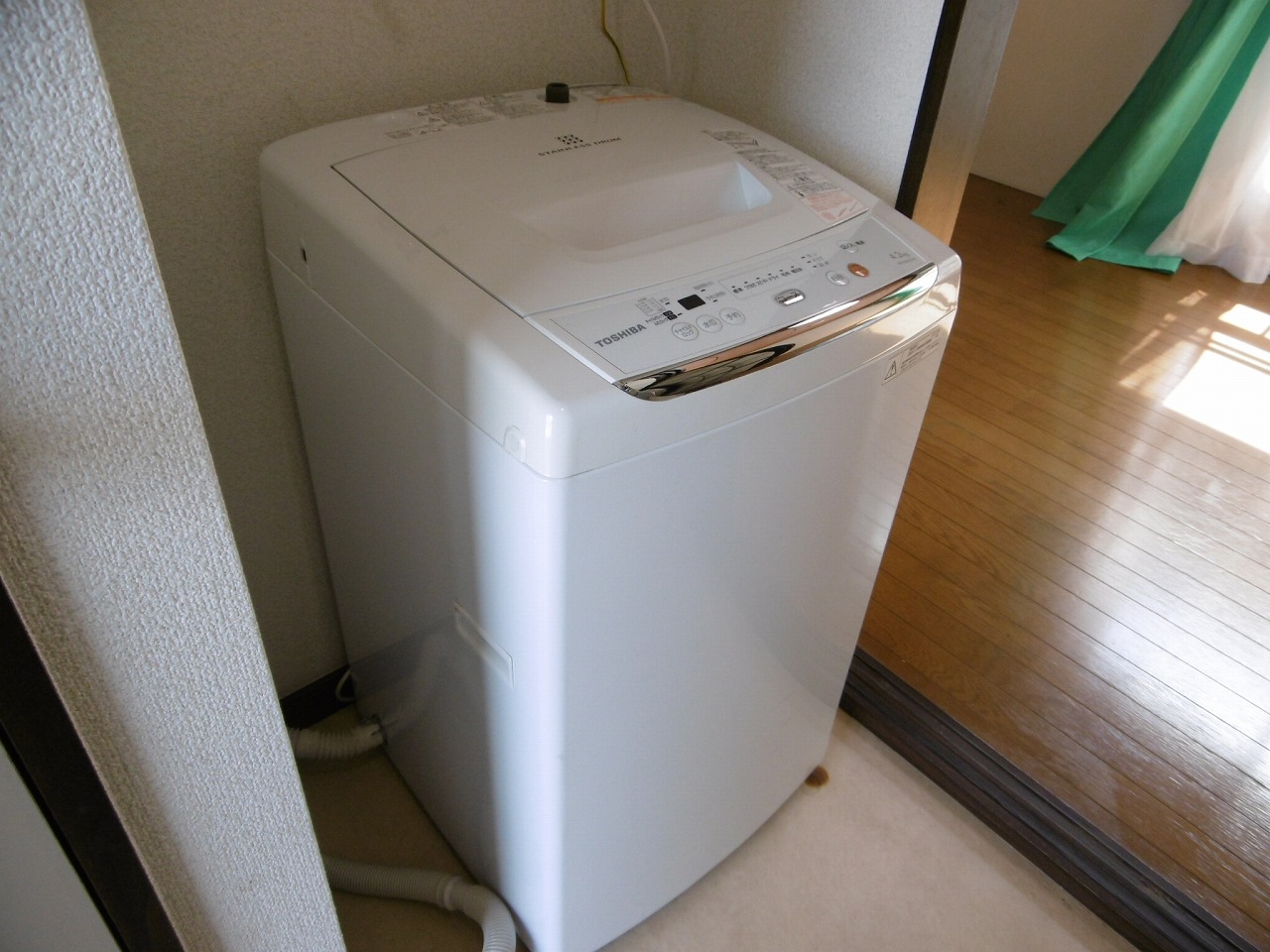 その他　室内洗濯機置場には驚きの洗濯機付きです！