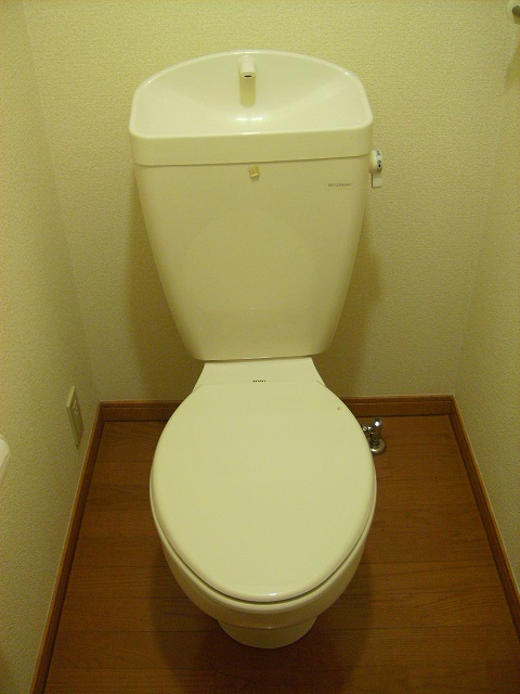 トイレ　トイレとお風呂はもちろん別々です。