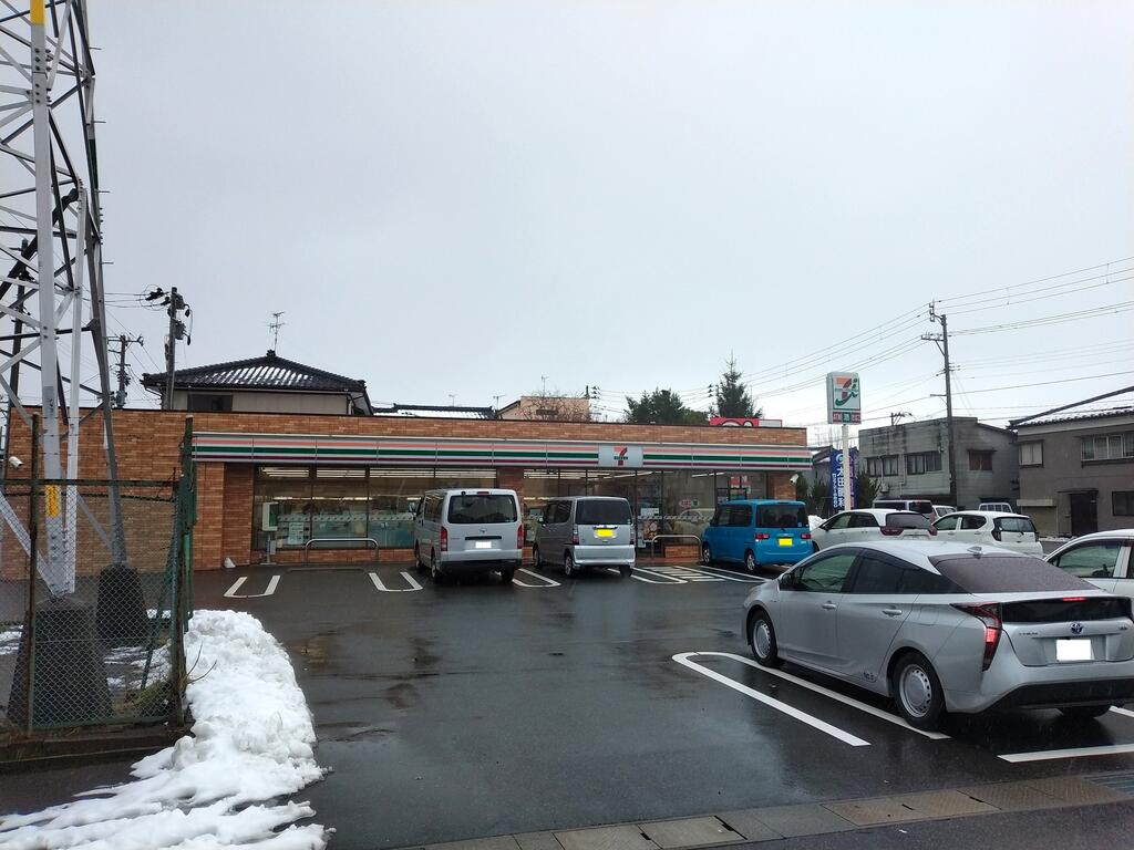 コンビニ　セブンイレブン新潟山木戸7丁目店（コンビニ）まで295m