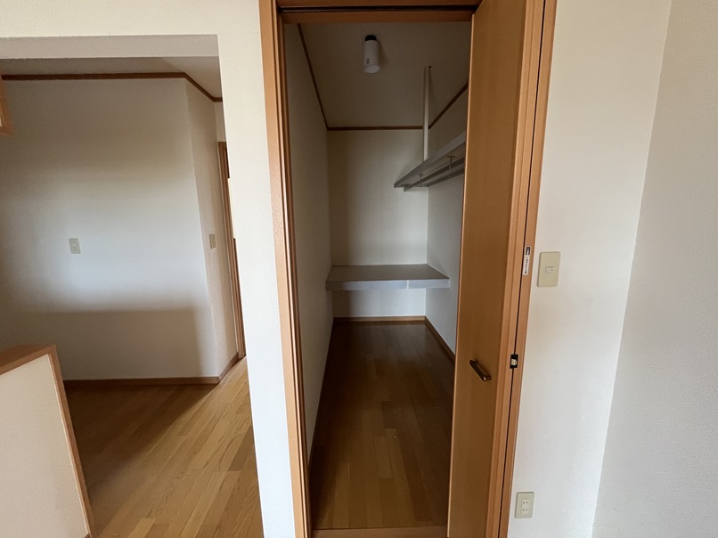 収納　ウォークインクローゼット内
