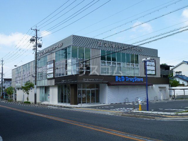 ドラックストア　B＆Ｄドラッグストア 塩釜口店（ドラッグストア）まで726m