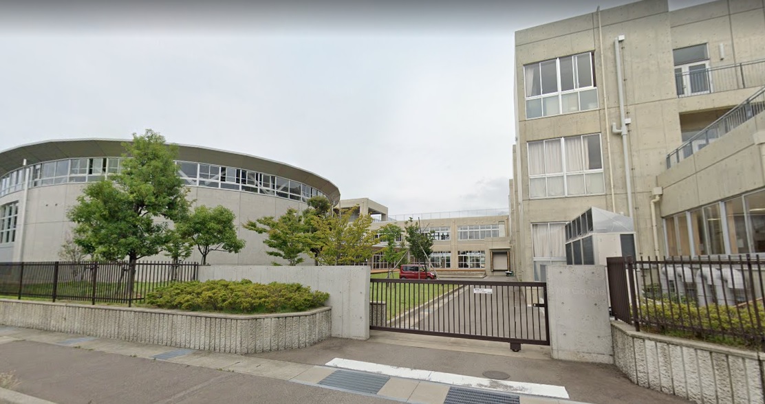 小学校　金沢市立戸板小学校（小学校）まで260m