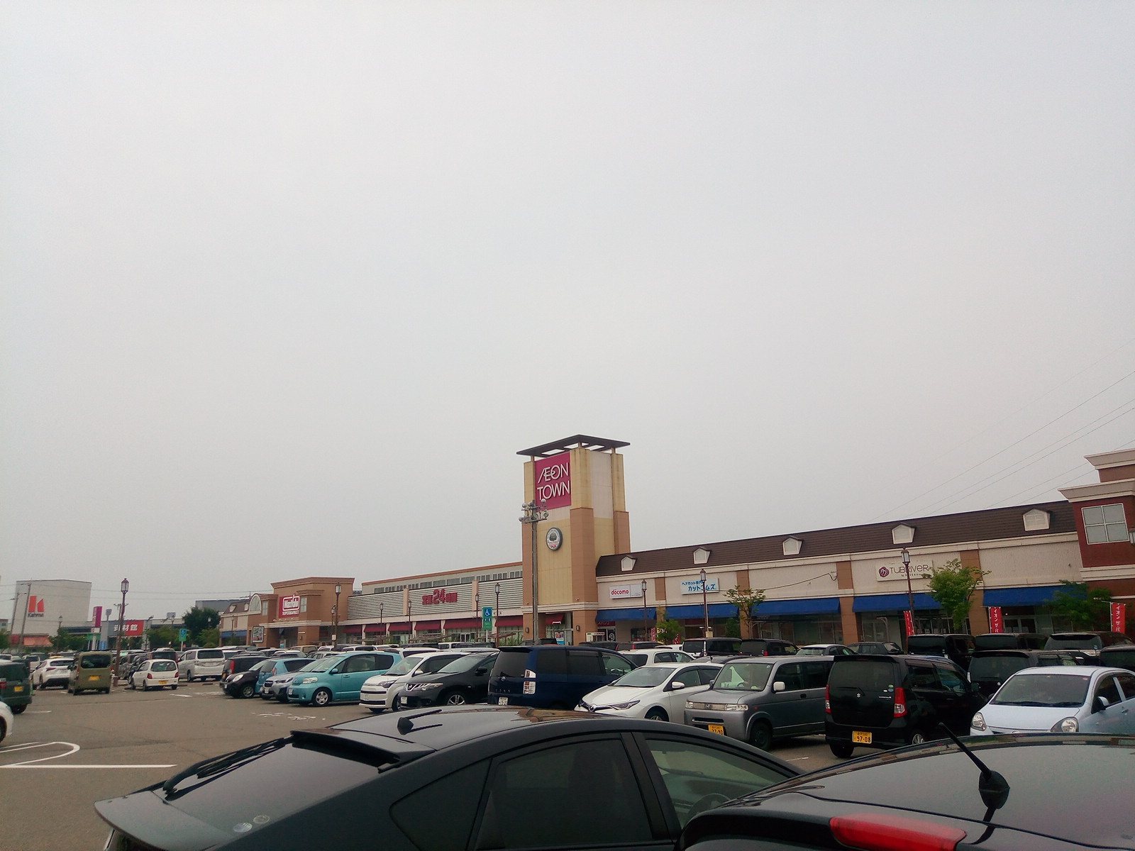 ショッピングセンター　ジーユーイオンタウン金沢示野店（ショッピングセンター）まで542m