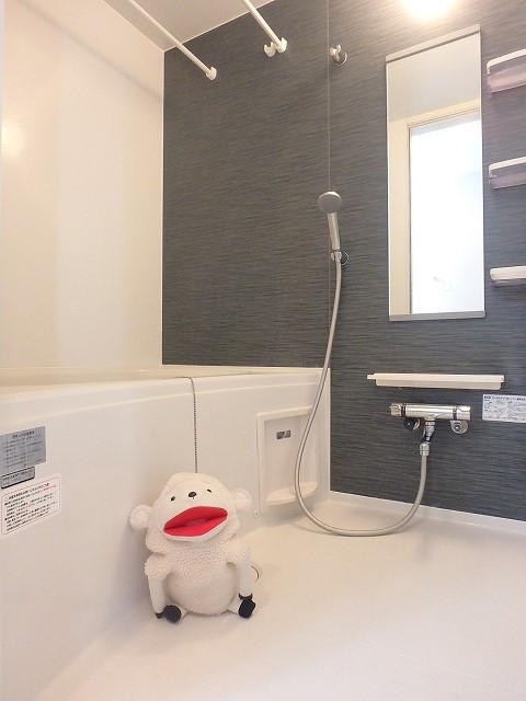 バス・シャワールーム　●追い炊き完備のバスルーム。