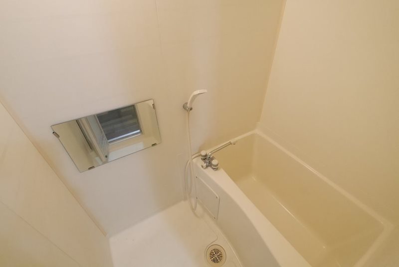 バス・シャワールーム　便利な追焚き機能付き!