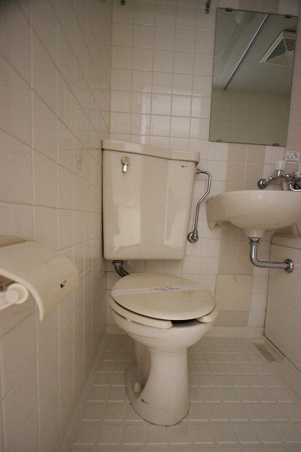 トイレ　同物件別号室