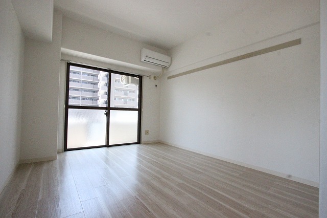 居室・リビング　同物件別号室