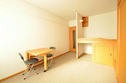 居室・リビング　折り畳みテーブルと椅子2脚