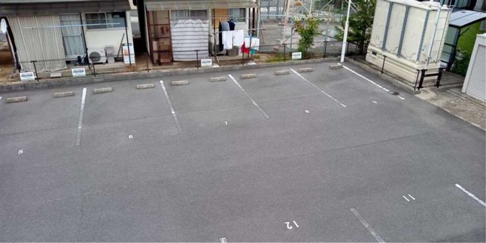 駐車場　駐車場