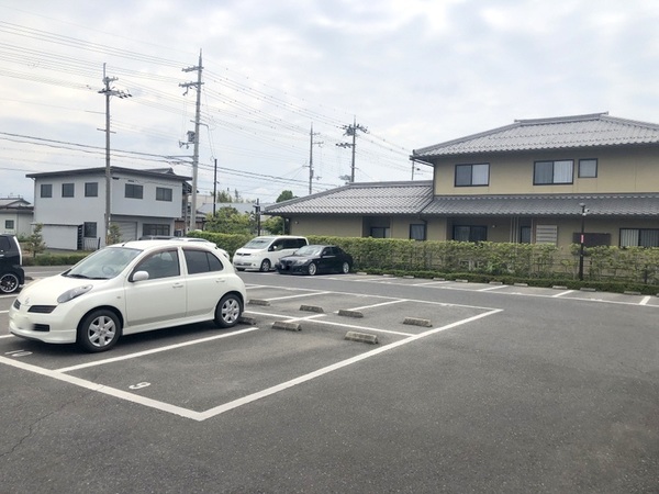 【クレストＹＭＤIの駐車場】