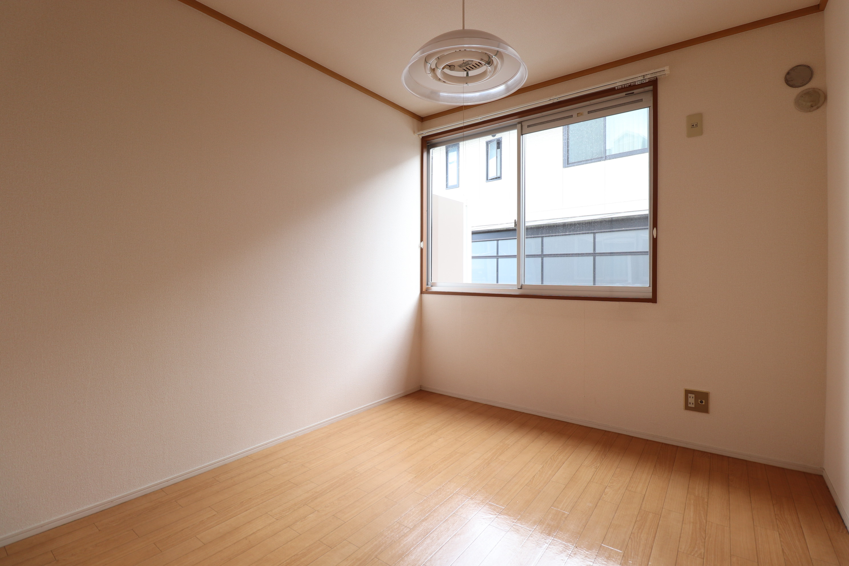 その他部屋・スペース　コンパクトな方の洋室です！