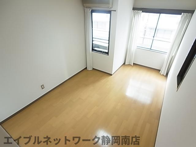 居室・リビング　ゆったり過ごせる居間です