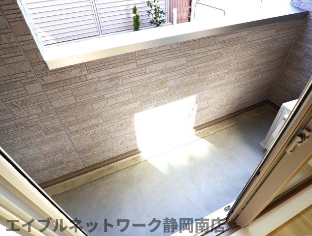 バルコニー　お洗濯にも便利なバルコニー付き