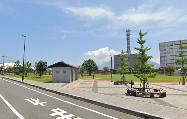 【鹿児島市易居町のマンションの公園】