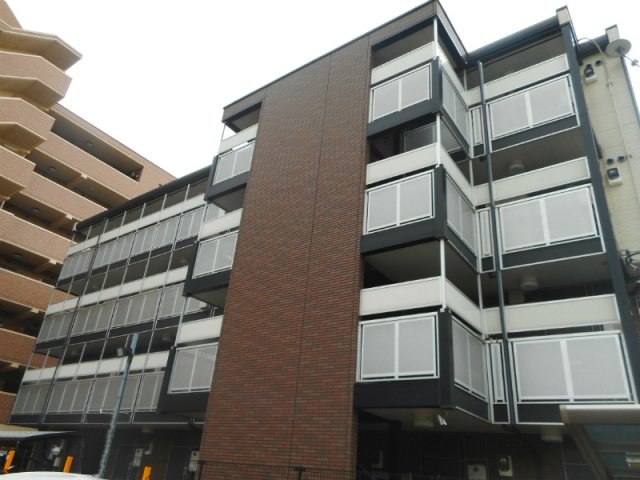 横浜市南区宿町のマンションの建物外観
