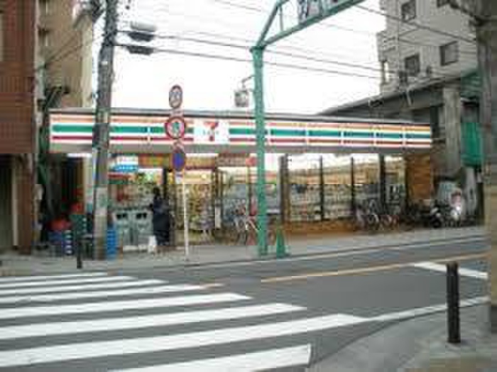 コンビニ　セブンイレブン（コンビニ）まで169m