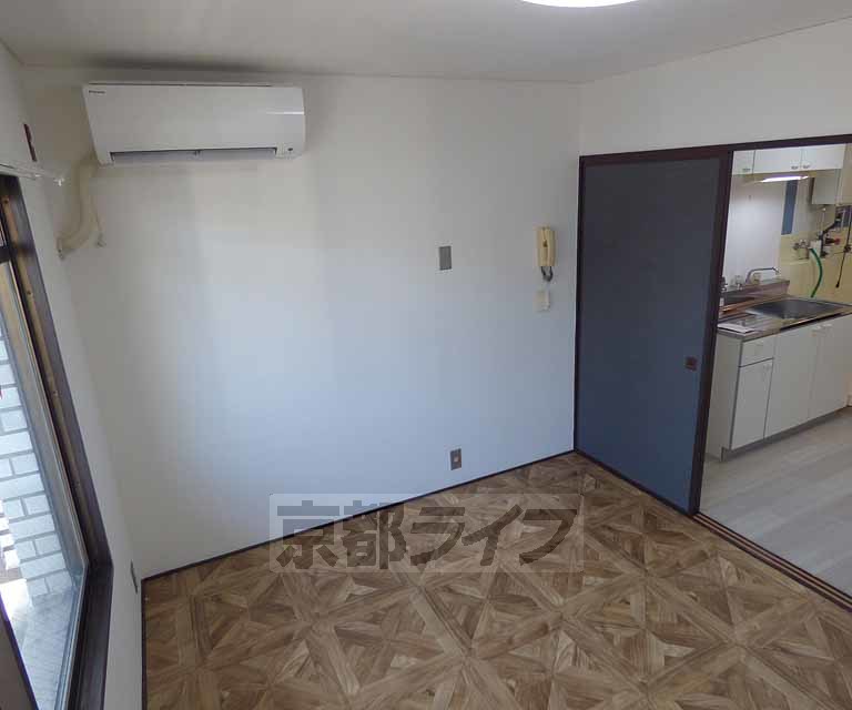 居室・リビング　ひろびろとした居室です。ゆったりくつろげますね。