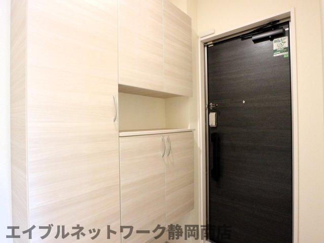 玄関　収納もある玄関です