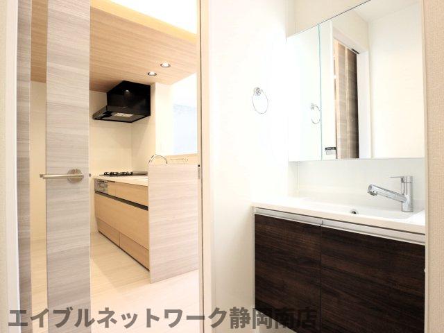 洗面設備　使いやすい洗面所です
