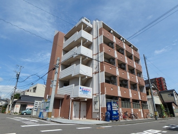 吉野町ワンルームマンションの建物外観