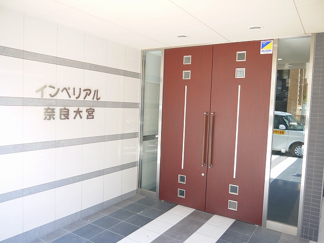 エントランス　清潔なエントランスです
