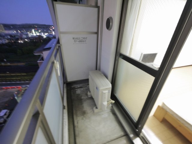 バルコニー　バルコニーからの眺めを楽しみながら食事をしませんか