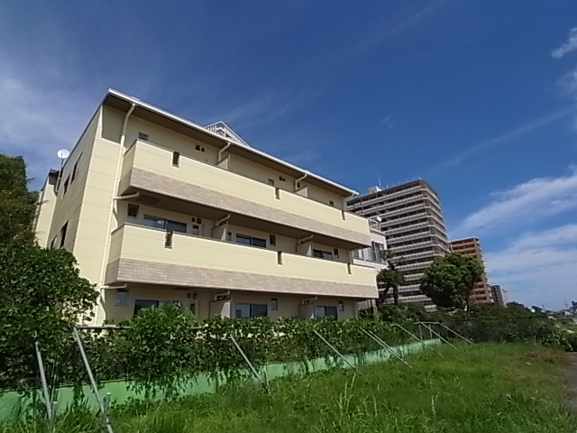 宝塚市武庫川町のマンションの建物外観