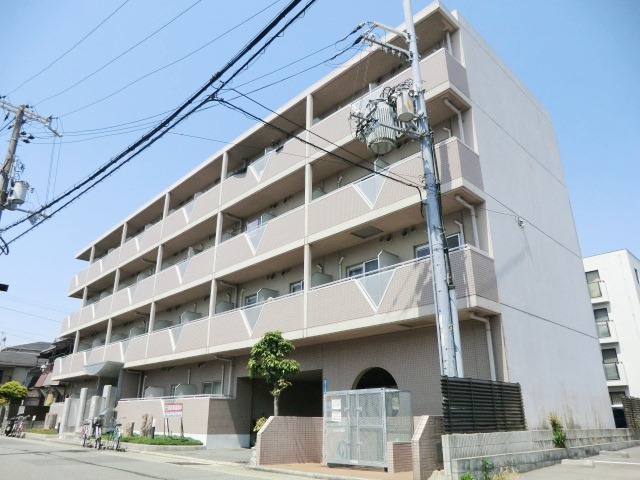 【尼崎市富松町のマンションの建物外観】