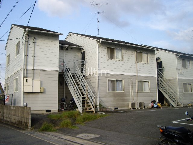 第三芳月ハイツの建物外観