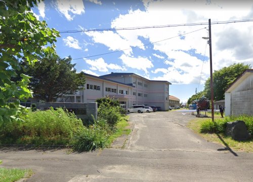 中学校　登別市立登別中学校（中学校）まで243m