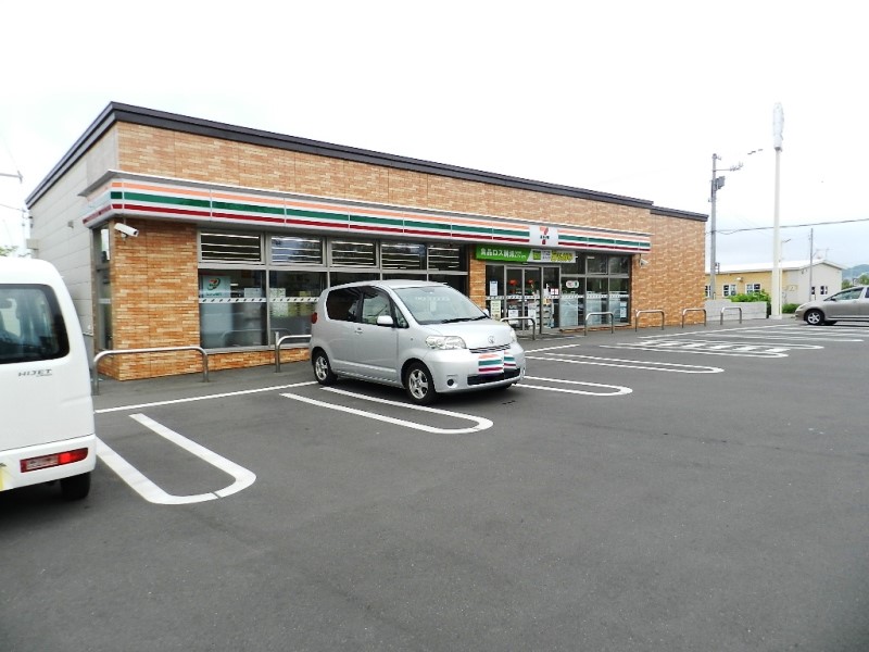コンビニ　セブンイレブン 登別東町店（コンビニ）まで761m