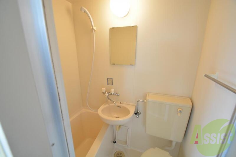 洗面設備　鏡付きになります