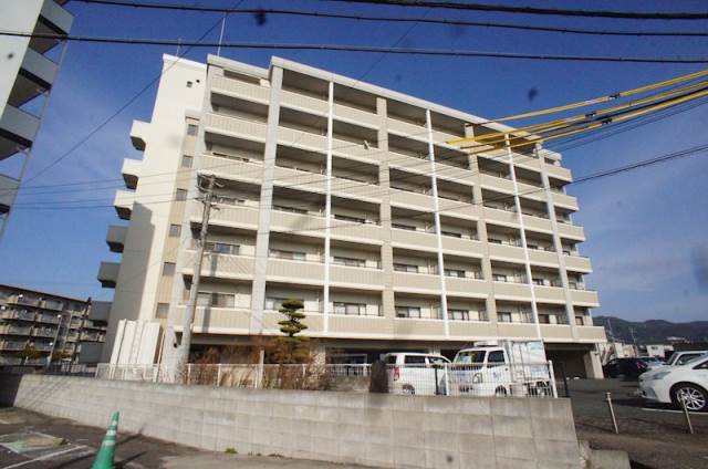 福岡市東区唐原のマンションの建物外観