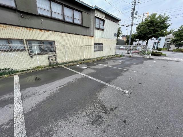 【函館市栄町のアパートの駐車場】