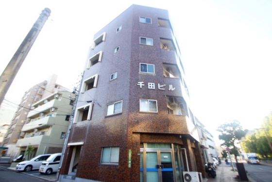 【広島市中区千田町のマンションの建物外観】