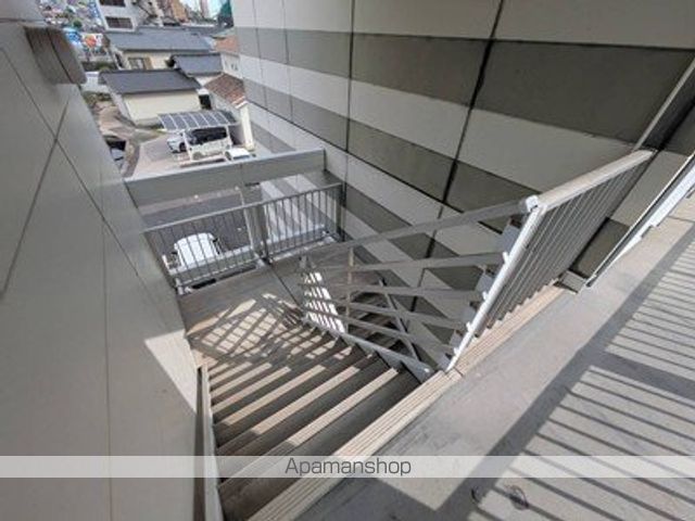 ＪＲ山陽本線 五日市駅 バス乗車時間：11分 最寄りバス停で下車 徒歩4分 3階建 築27年の外観写真