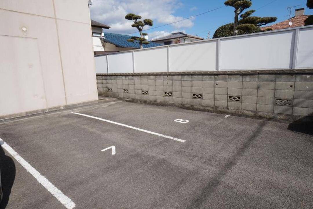 駐車場　駐車場