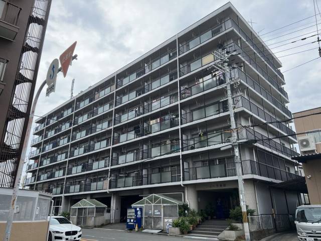 東大阪市長田中のマンションの建物外観