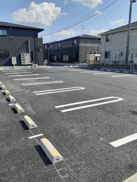 【館山市那古のアパートの駐車場】