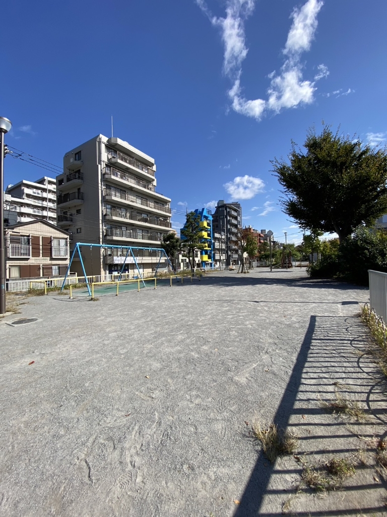 【江東区古石場のアパートの公園】