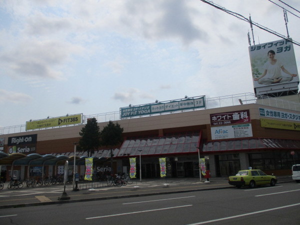 【旭川市豊岡八条のマンションのスーパー】